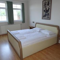 Erkélyes apartman hálószoba I.