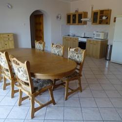Erkélyes apartman konyha ebédlővel